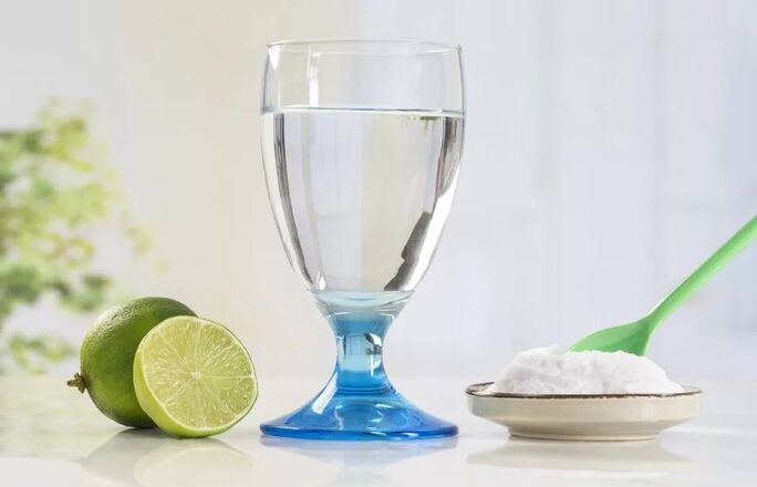 Ūdens ar sāli un citronu